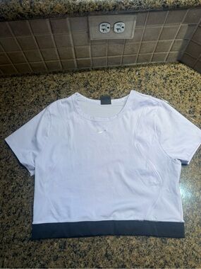 Nike Lavender Short Sleeve Athletic Top with Silver Swoosh